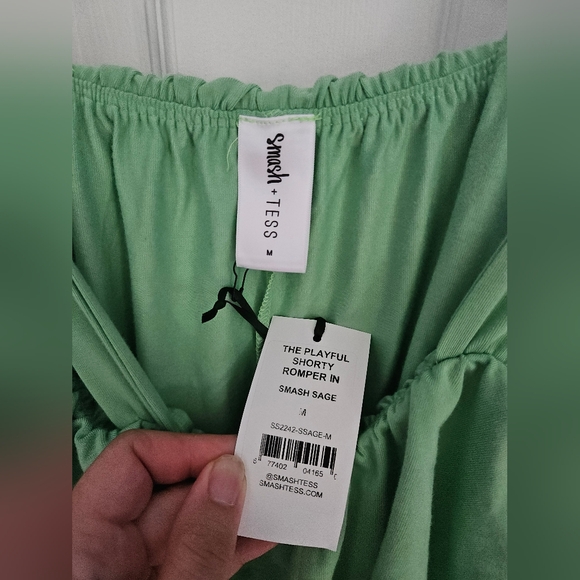 Smash and Tess playful shorty romper green smash sage nwt medium - Picture 2 of 2